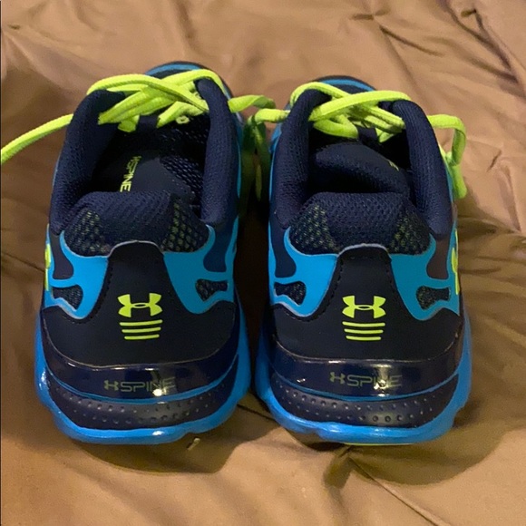 Under Armor - Picture 4 of 6